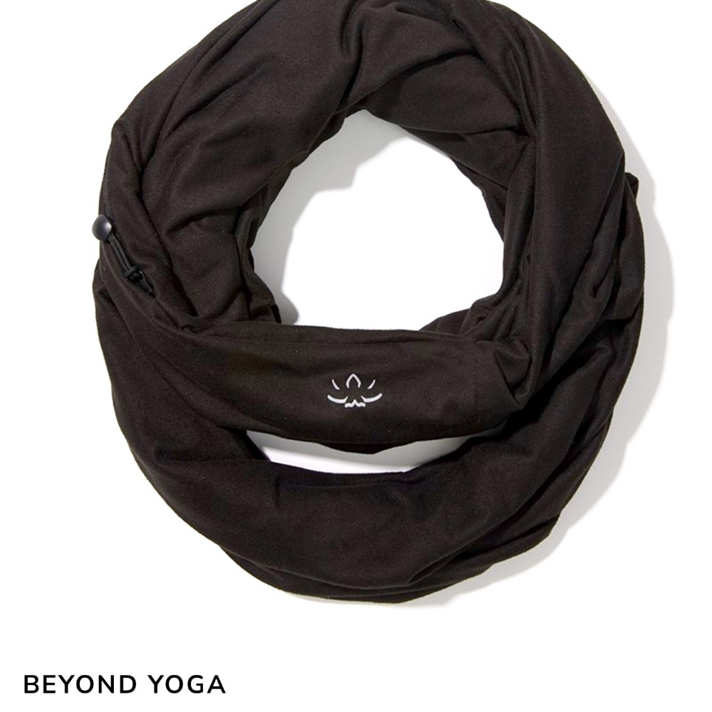 NWT Beyond Yoga Infinity Scarf